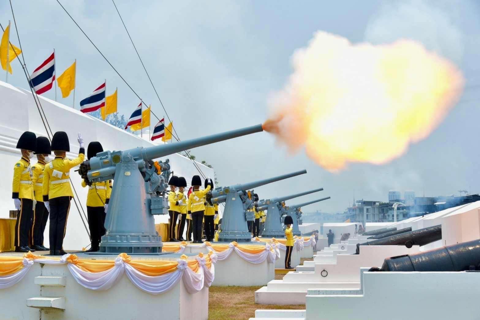 “กองทัพเรือ”ยิงสลุตหลวงเฉลิมพระเกียรติ “พระบาทสมเด็จพระเจ้าอยู่หัว” เนื่องในพระราชพิธีฉัตรมงคล