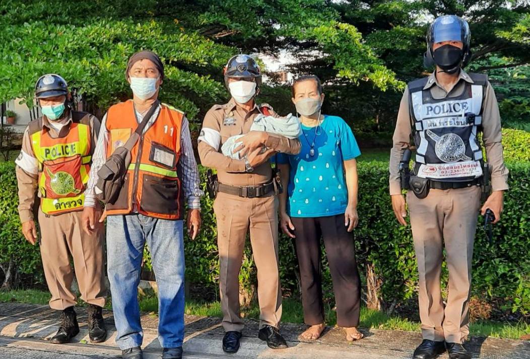 สลดแม่ใจยักษ์ทิ้งทารกแรกเกิดเพศหญิง ในสวนหย่อม ซอยสุขุมวิท62 