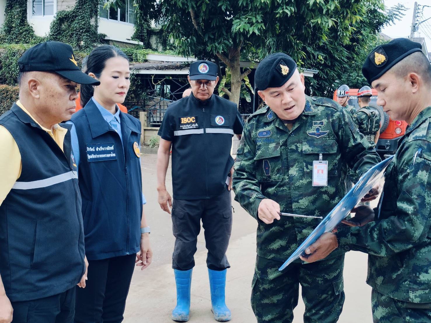 ประธานศปช.ส่วนหน้าจังหวัดเชียงรายลงพื้นที่หมู่บ้านธนารักษ์  พร้อมเตรียมขอรับการสนับสนุนงบประมาณในการทำเขื่อนป้องกันตลิ่ง 