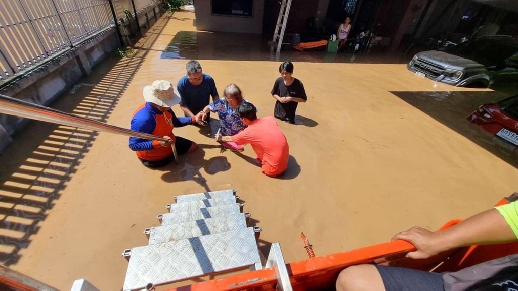 ปภ.รายงานสถานการณ์น้ำท่วมในพื้นที่ 20 จว. เร่งระดมสรรพกำลังเข้าช่วยเหลือประชาชน