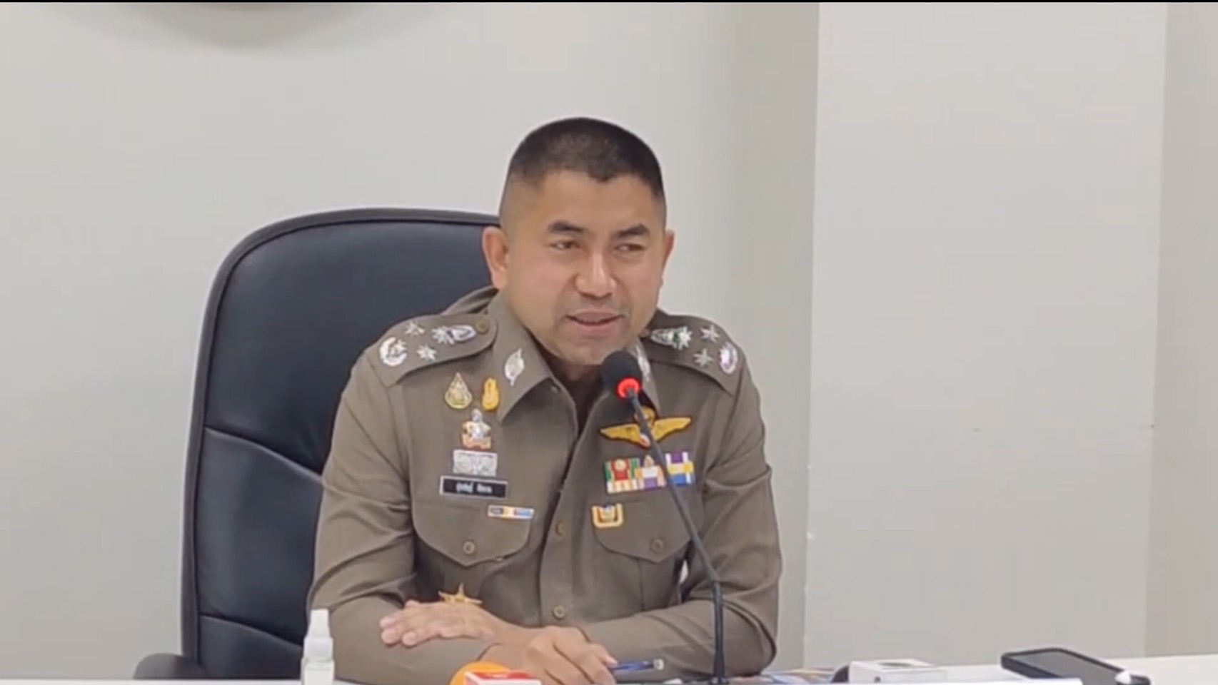 บิ๊กโจ๊ก แถลงขยายผลจับกุมเจ้าหน้าที่รัฐ ร่วมขบวนการค้ามนุษย์ข้ามชาติ