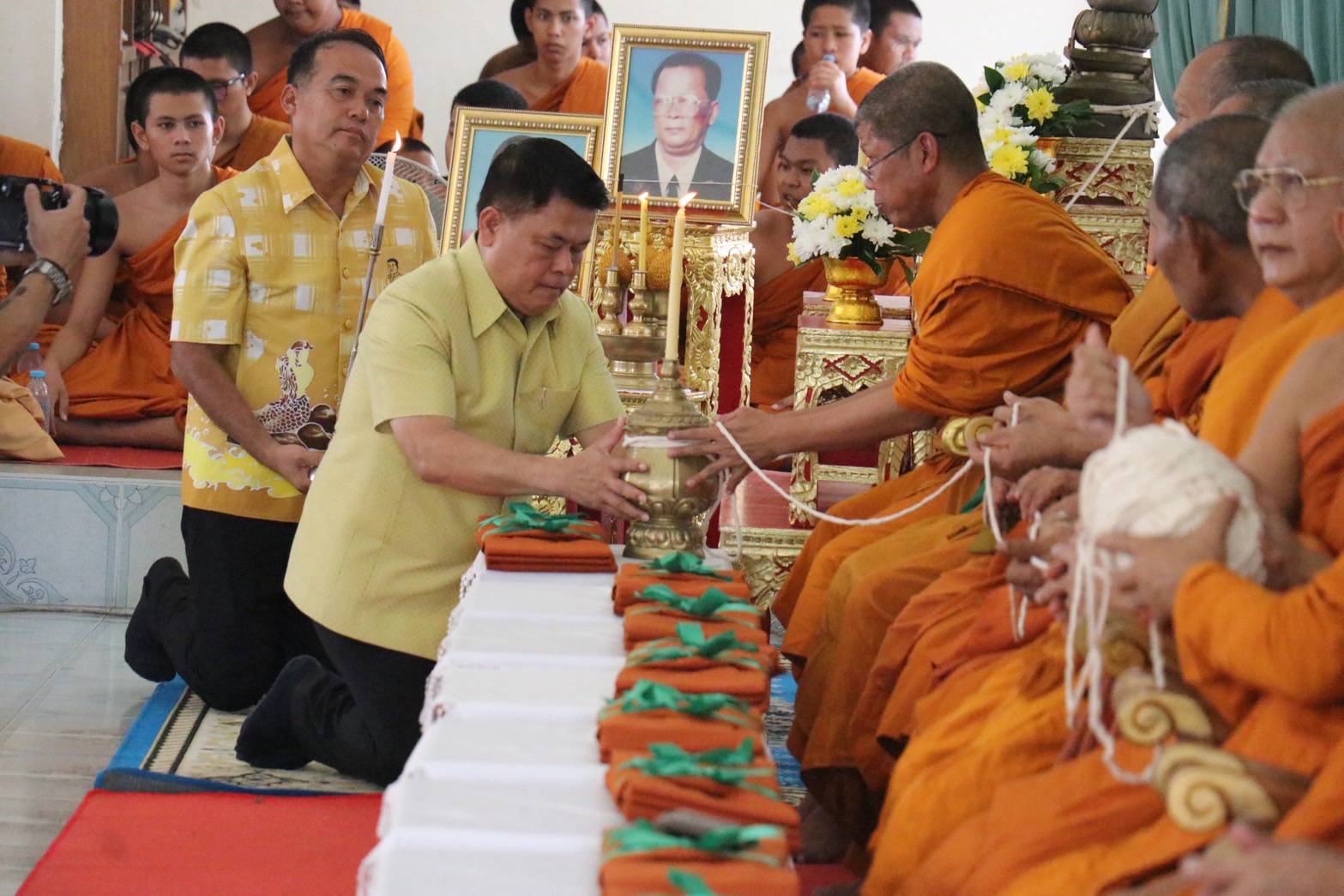 "สุพิศ พิทักษ์ธรรม" ทำบุญวันเกิดครบ 60 ปี ถวายภัตตาหารพระ-มอบทุนการศึกษาสามเณร