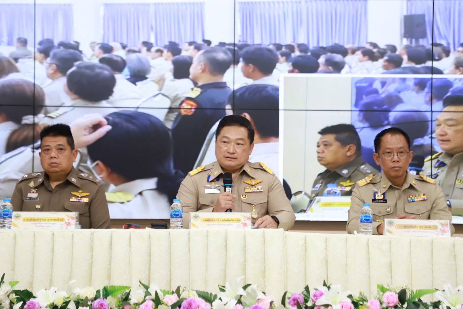 “จังหวัดอ่างทองเปิดยุทธการ “พิทักษ์อ่างทอง 2 เดือนเห็นผล ประชาชนอุ่นใจ” ใช้กลยุทธ์ 4 ชัด - แตะสัมผัส ลุยปราบยาเสพติดเร่งด่วนใน 3 เดือน”