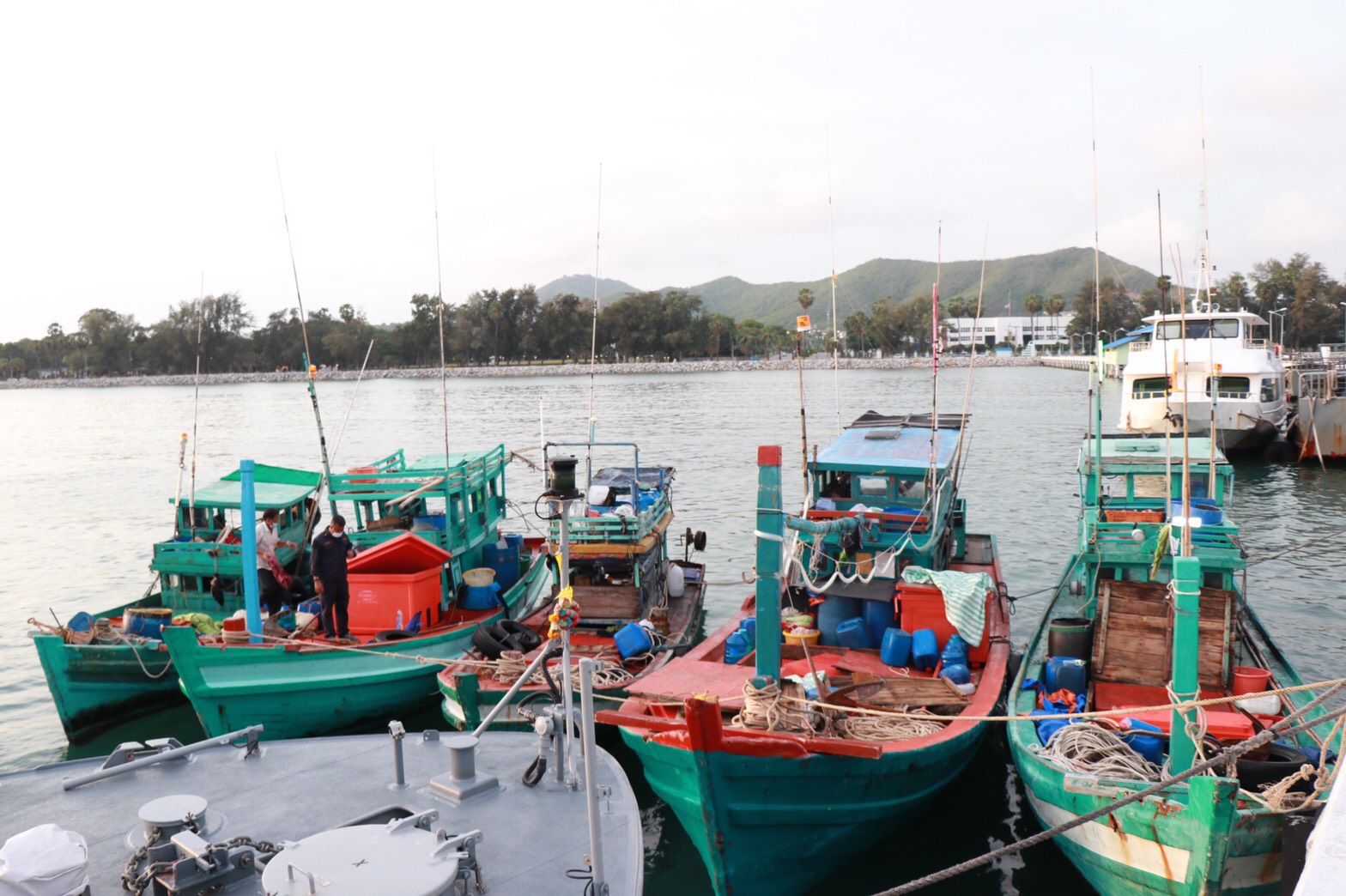 ทรภ.1/ศรชล.ภาค 1 จับเรือประมงเวียดนาม 5 ลำ ลูกเรือ 9 คน 