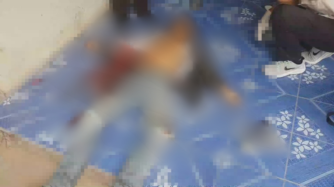 อดีตสจ.ปืนโหดเสพยาบ้าคว้าปืนลูกซองยาวยิงหนุ่มบ้านเดียวกันดับคาบ้านพัก แค้นหาว่าลักเครื่องมือช่าง-ท้าชกต่อย
