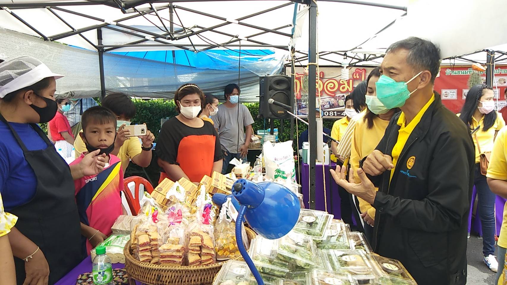พ่อเมืองนครนายก เปิดตลาดรวมใจสู้ภัย covid 19 ช่วยเหลือผู้ประกอบการจังหวัด