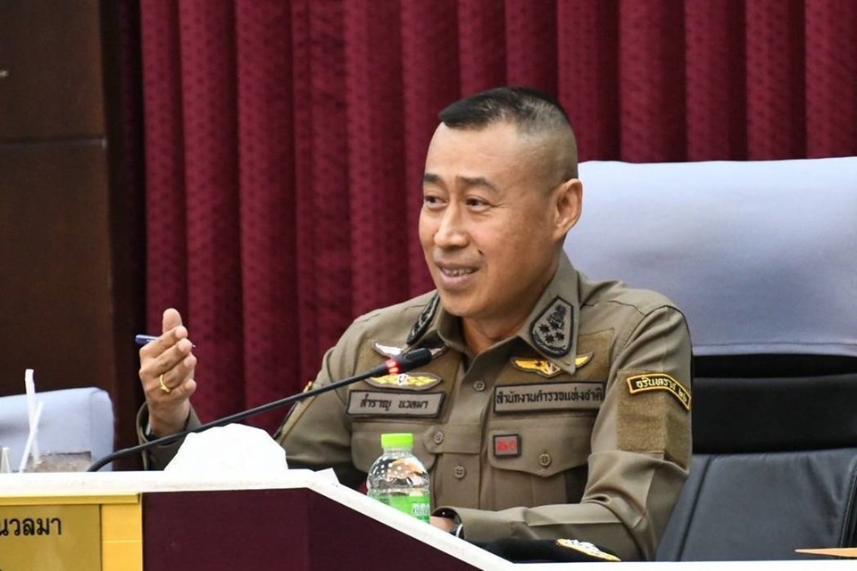 "บิ๊กราญ"ชื่นชมตำรวจจราจรน้ำพอง ใช้คำพูดดึงสติ ช่วยผู้คิดสั้นเปลี่ยนใจจนปลอดภัย 