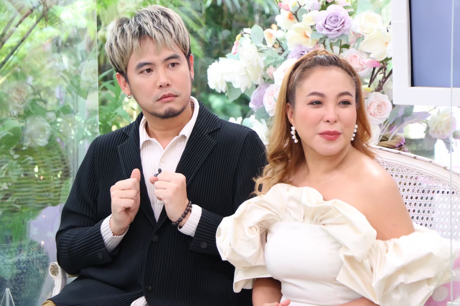 มองตาก็รู้ใจ !! 'ดีเจดาด้า & ดีเจอ๋อง' เปิดใจแบบหมดเปลือกถึงวีรกรรมที่ไม่เคยเผยที่ไหน