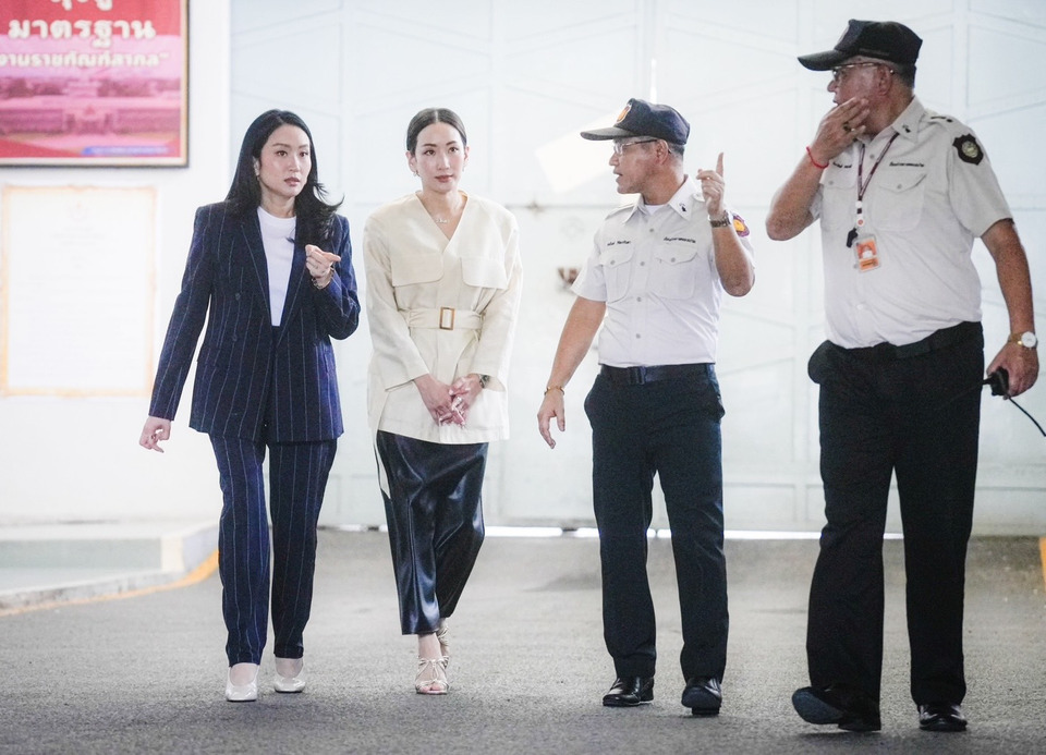 “อิ๊งค์–เอม” เข้าเยี่ยม “ทักษิณ” ครั้งที่ 6  ในเรือนจำคลองเปรม เผยนำหนังสือธรรมะไปให้