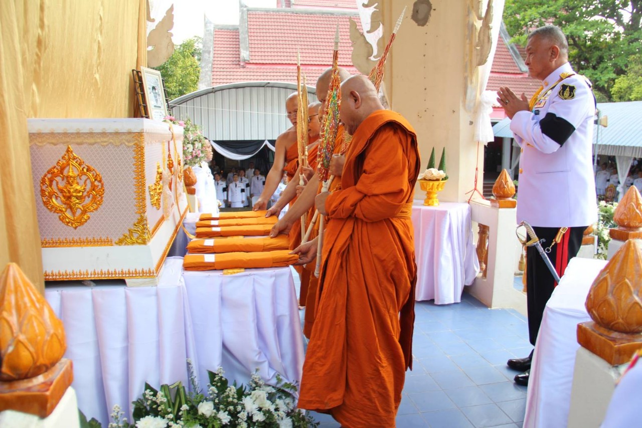 พระราชทานเพลิงศพ “น้องเดียร์”  นศ.ปวช.ปี 3 ชาวบุรีรัมย์ เหยื่อกราดยิงโคราช​ ท่ามกลางความอาลัย