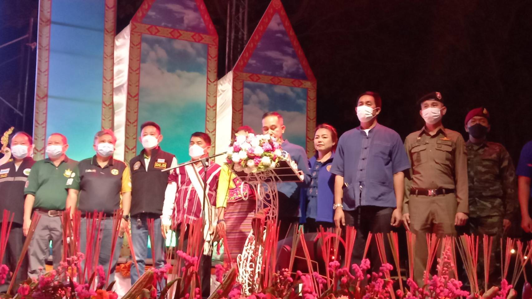 "ผู้ว่าฯตาก"-"สส.ชัยวุฒิ" ร่วมเปิดงานวันเกษตรพบพระ ผลักดันผลไม้ผักสวนครัวพบพระสู่ครัวโลก 