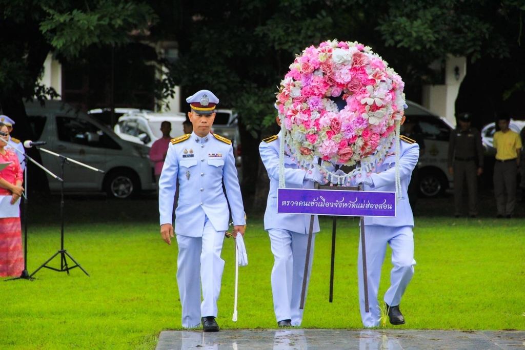 ตม.แม่ฮ่องสอน ร่วมพิธีวางพวงมาลาน้อมรำลึก "วันปิยมหาราช"