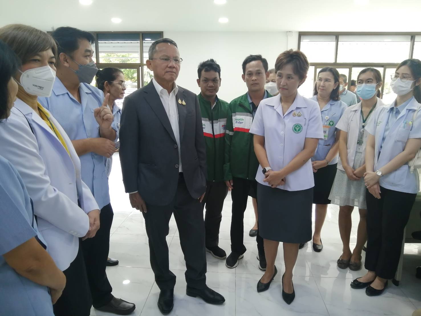 “สมศักดิ์” ลุยสุ่มตรวจศูนย์สาธารณสุขชุมชนวัดแคนอก จ.นนทบุรี