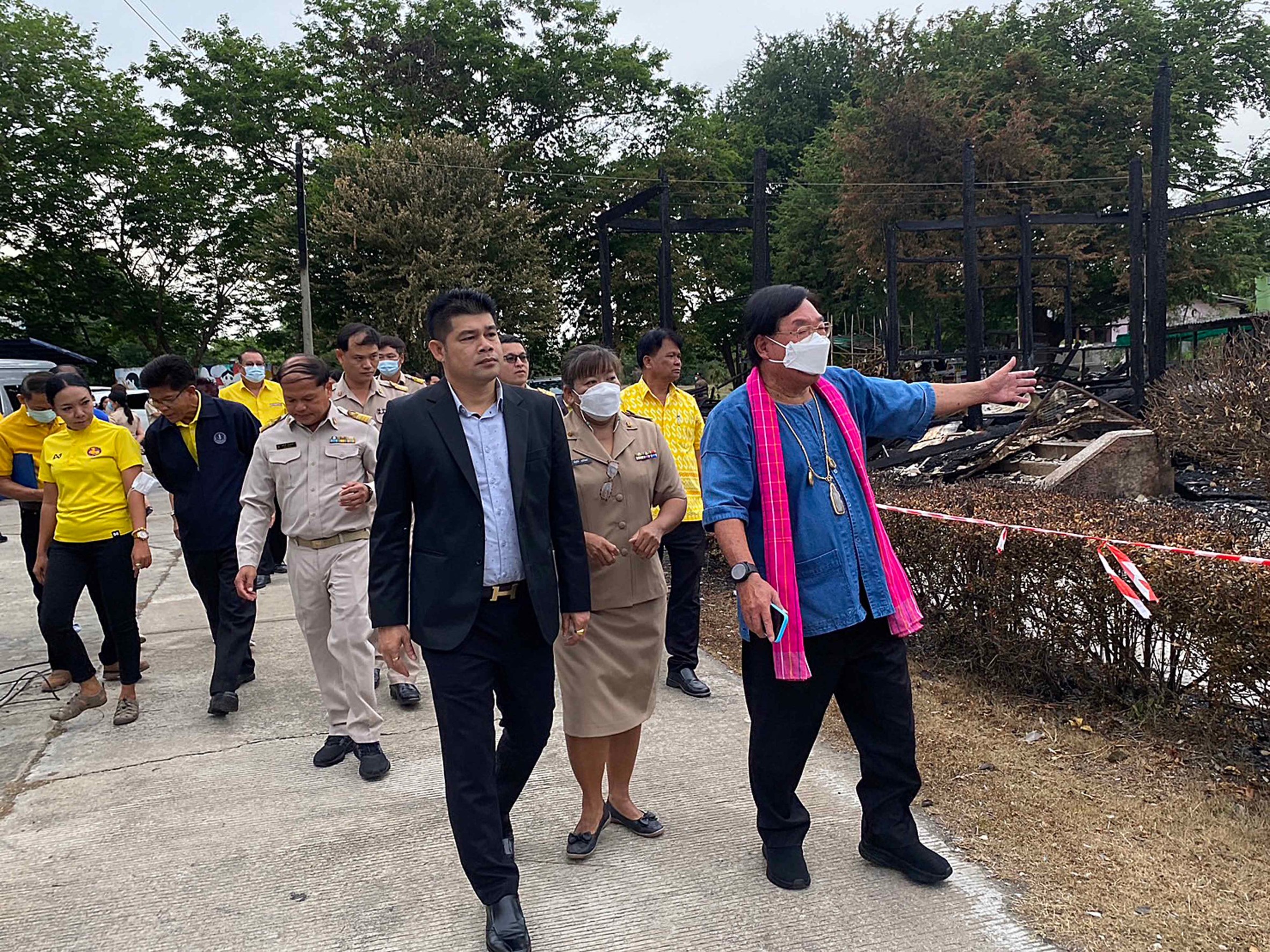  รมช.ประภัตรช่วยเหลือโรงเรียนบางขวากถูกไฟไหม้อาคารเสียหาย 