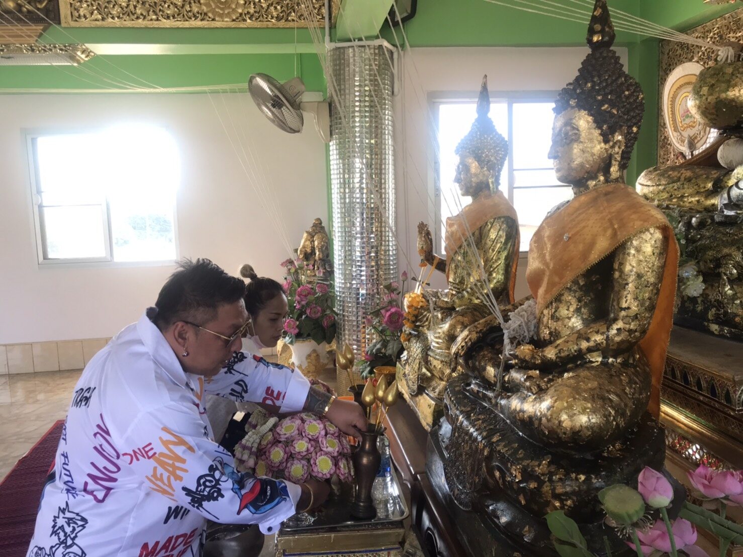 เซียนพระชื่อดัง นำนางรำกว่าร้อยชีวิต แก้บนไอ้ไข้วัดหนองแฟบ หลังถูกรางวัล 30 ล้านบาท