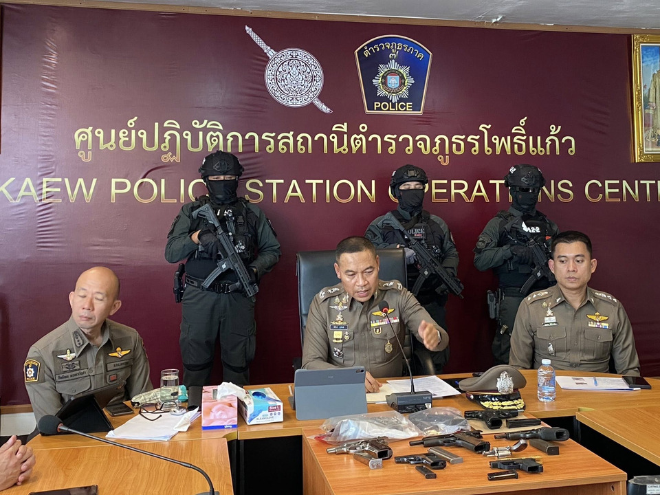 นครปฐม รวบแก๊ง MAD & DOG ยิงลานเบียร์ จับ 3 มือปืน ยึดอาวุธเพียบ เดินหน้าขยายผล 