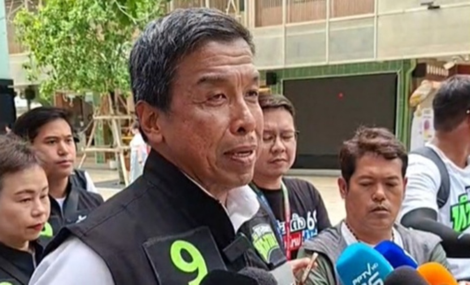 "ชัชชาติ" เปิดตัวป้ายหาเสียงศิลปะ แจงปมซื้อตำแหน่ง-ระบบอากง เตือน "คริส โปตระนันทน์" ดิสเครดิตช่วงเลือกตั้งเสี่ยงอาญา