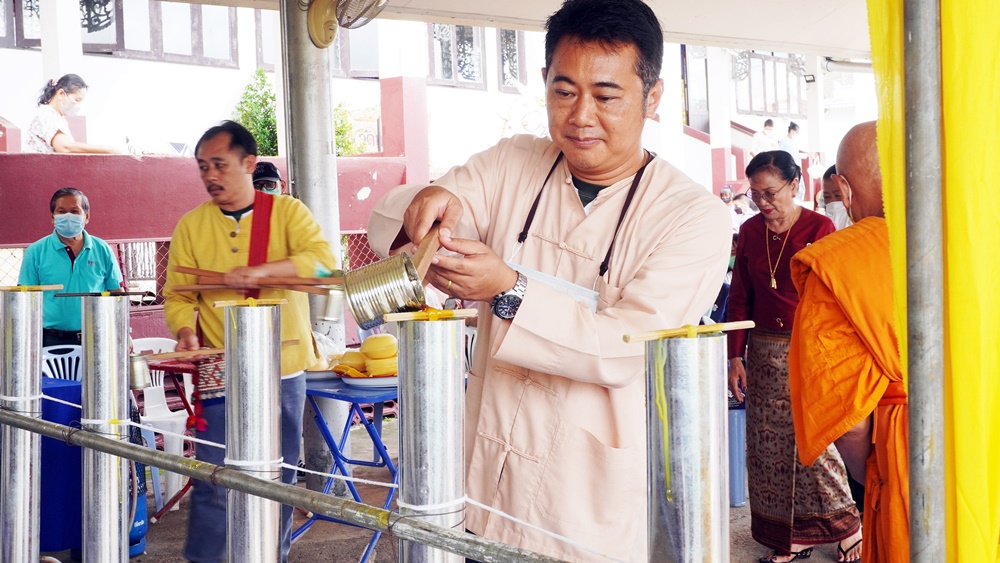 เทศบาลเมืองแม่ฮ่องสอน นำพุทธศาสนิกชน จัดพิธีหล่อเทียนพรรษา ประจำปี 2565