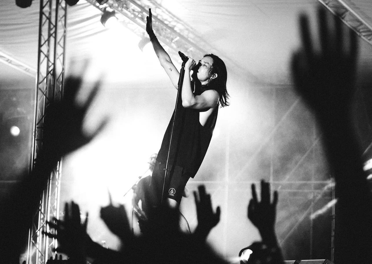 “เก้า-จิรายุ” นักร้องนำวง “Retrospect”  ร่วมปลุกตำนานเพลงร็อกกระหึ่มเวที Rim Lay Beach Life Festival สมิหลา สงขลา 