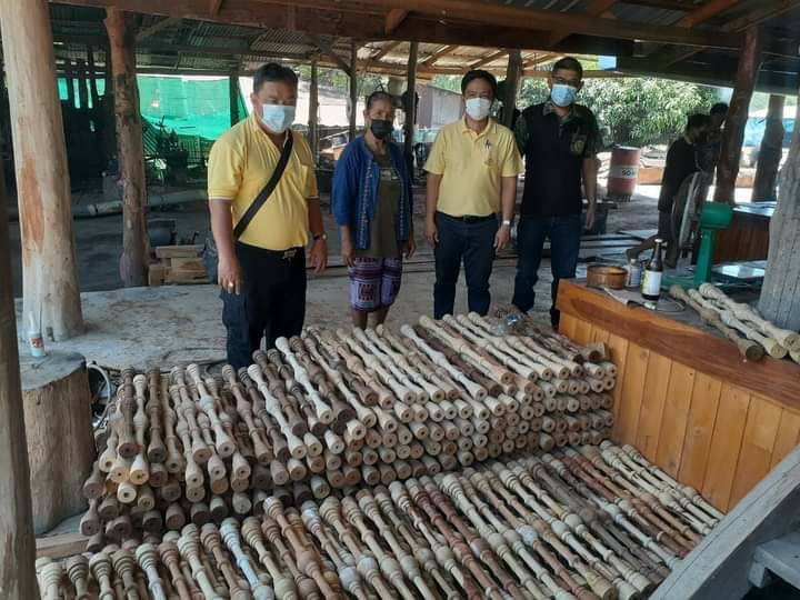 ศูนย์ป่าไม้อุตรดิตถ์  ลงพื้นที่ตรวจสอบการขอต่ออายุใบอนุญาตตั้งโรงงานแปรรูปไม้