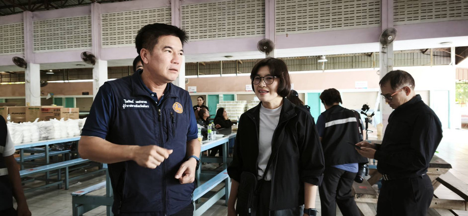 ผู้ว่าฯพังงา ลงพื้นที่นำ “ทีมครัวพังงา” เร่งจัดทำอาหารกล่องช่วยเหลือผู้ประสบภัยในพื้นที่หาดใหญ่     
