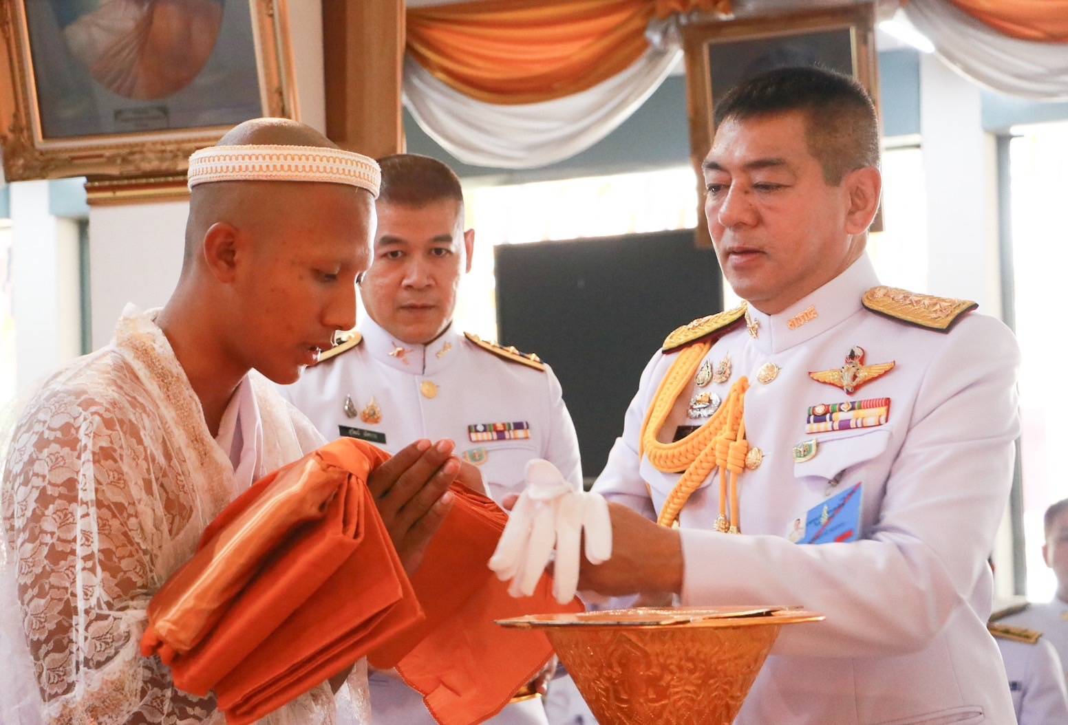 มทภ.4 เป็นประธานพิธีบรรพชาอุปสมบทหมู่เฉลิมพระเกียรติ "พระพันปีหลวง"