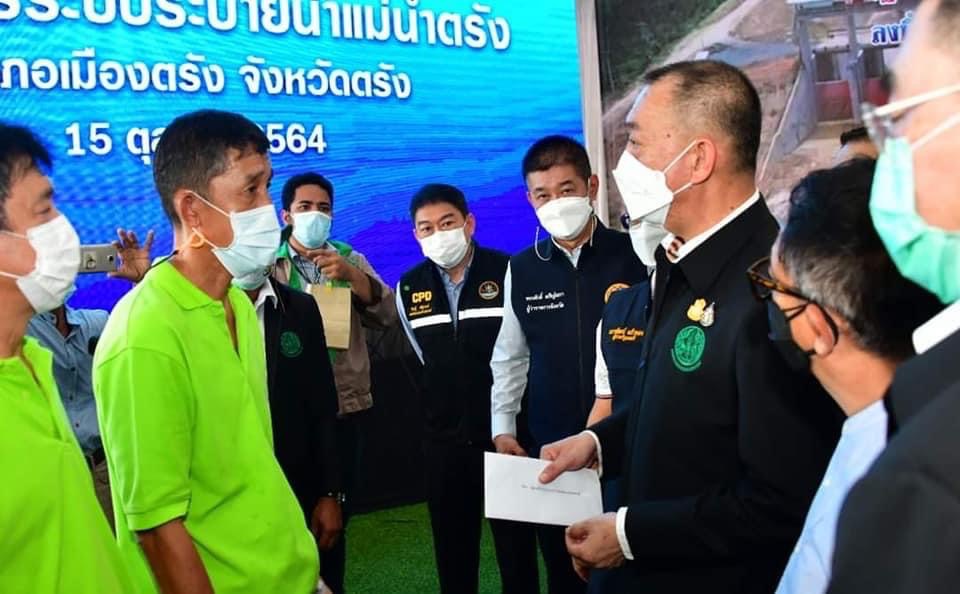 รมว.เกษตรฯ ตรวจเยี่ยมความคืบหน้าก่อสร้างโครงการระบบระบายน้ำแม่น้ำตรัง
