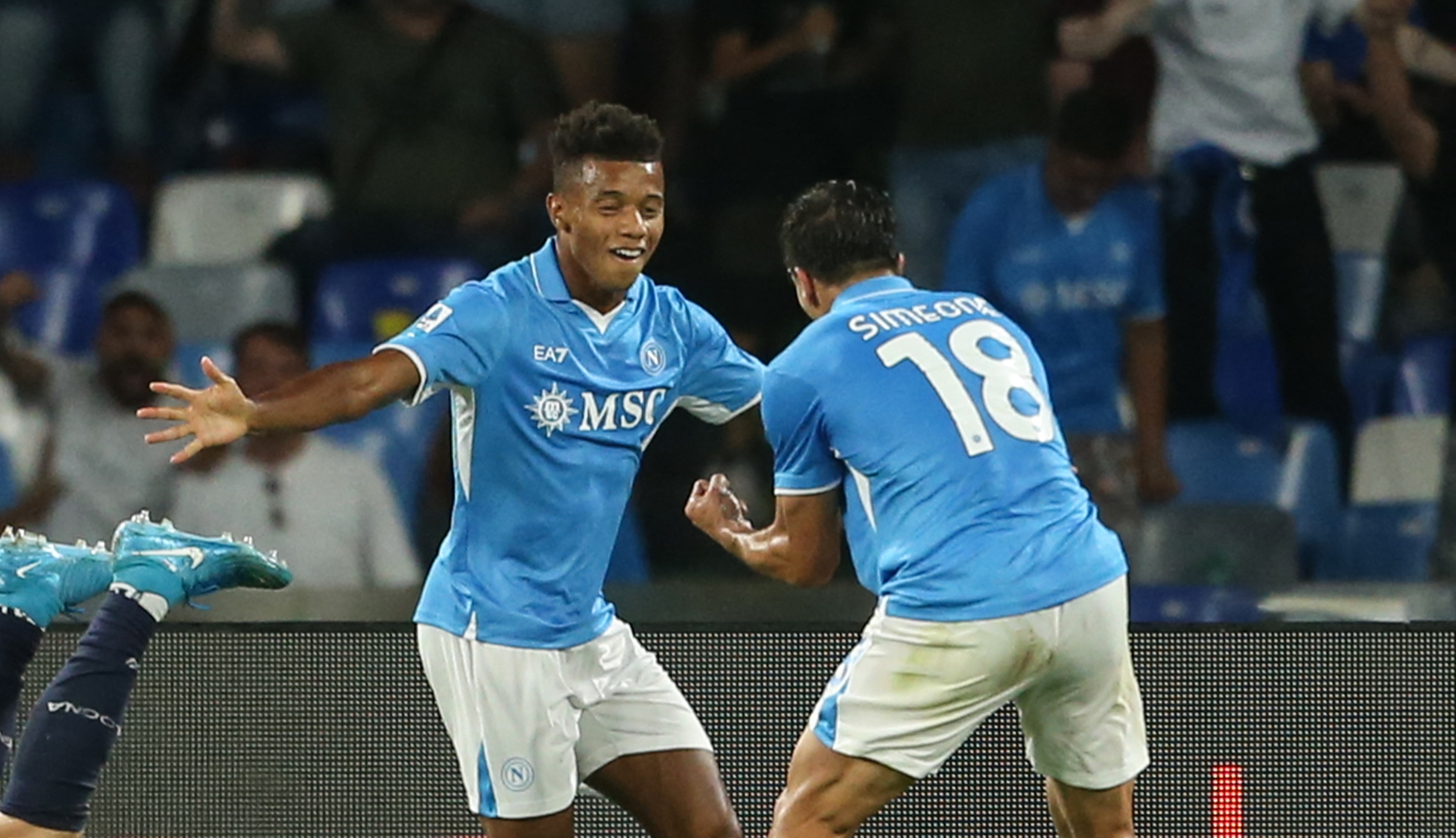 "นาโปลี" เปิดรังอัด "โคโม่" 3-1 ผงาดนำจ่าฝูง! 