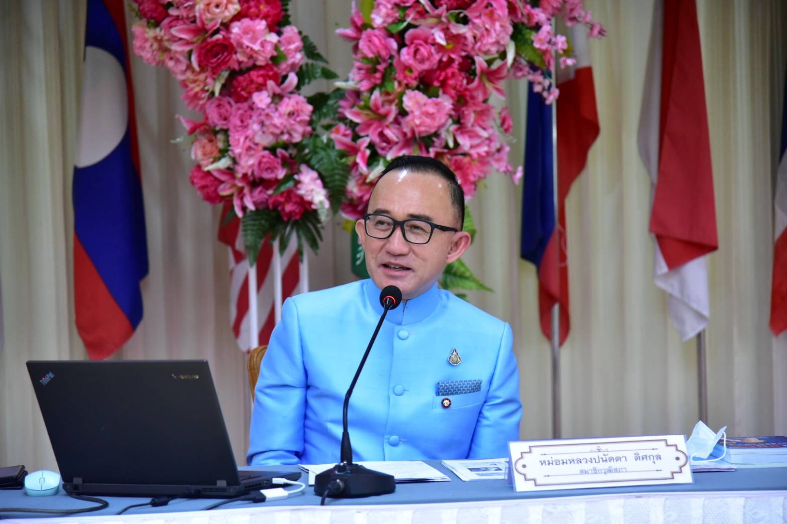 ม.ล.ปนัดดา พบปะนักเรียนโรงเรียนมัธยมฐานบินกำแพงแสน 