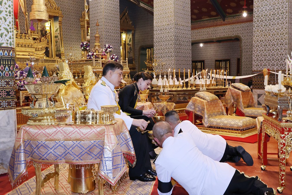 “ในหลวง–พระราชินี” เสด็จฯ ทรงบำเพ็ญพระราชกุศล ครบ 100 ปี วันคล้ายวันสวรรคต “รัชกาลที่ 6”