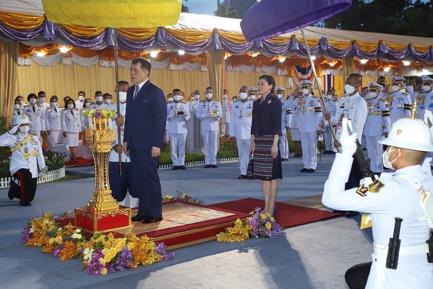 ในหลวง-พระราชินี ทรงเปิดสวนป่าเบญจกิติระยะ 2-3 เมืองแห่งความสุข