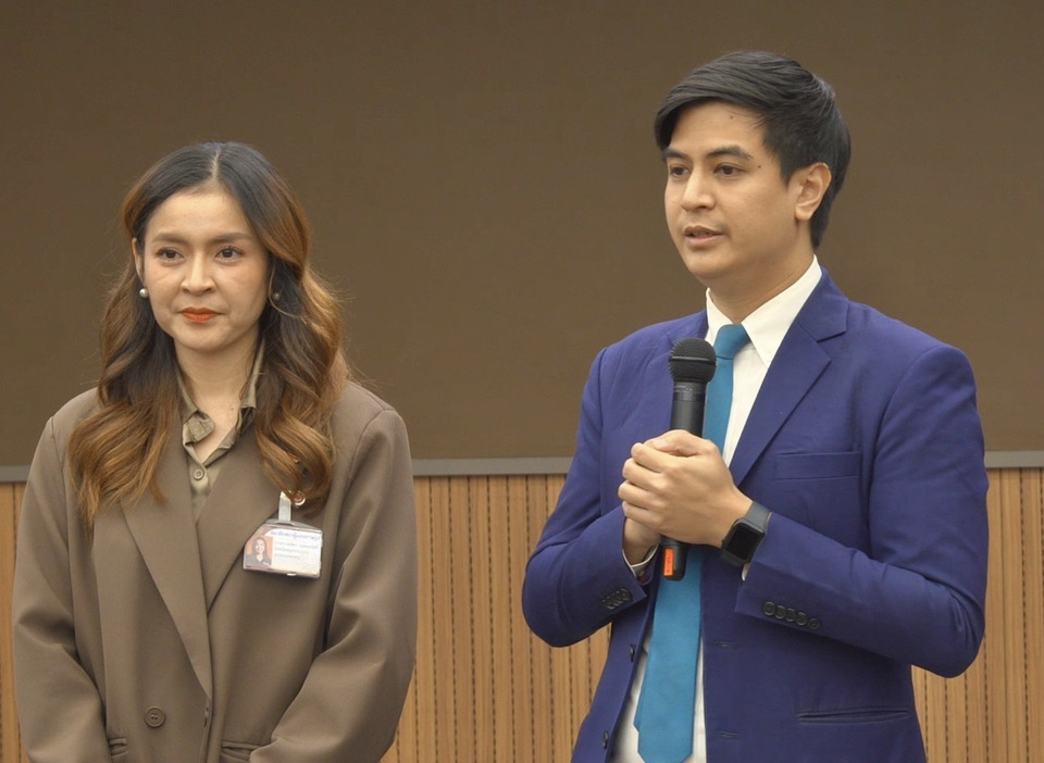 ‘ไอติม’ สยบข่าวลือสูตร ‘แดง-เขียว-ส้ม’ ยัน สส.ปชน. ยึดสัญญาประชาคม เย้ยรัฐบาลยิ่งอยู่ยิ่งสร้างความเสียหาย