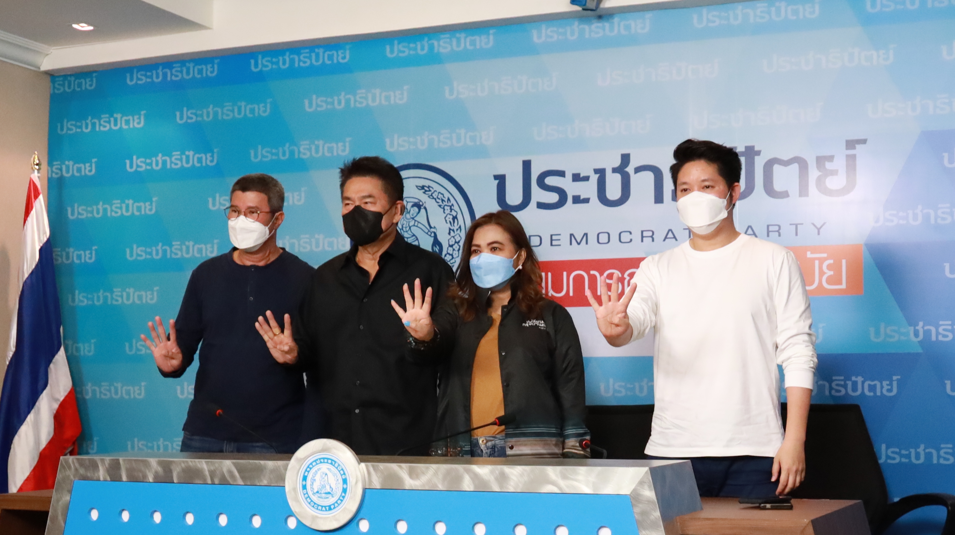 "ประชาธิปัตย์" มั่นใจ ปม "ปริญญ์" ไม่กระทบ "ดร.เอ้-ผู้สมัครสก." เดินหน้าลุยหาเสียงโค้งสุดท้ายต่อ
