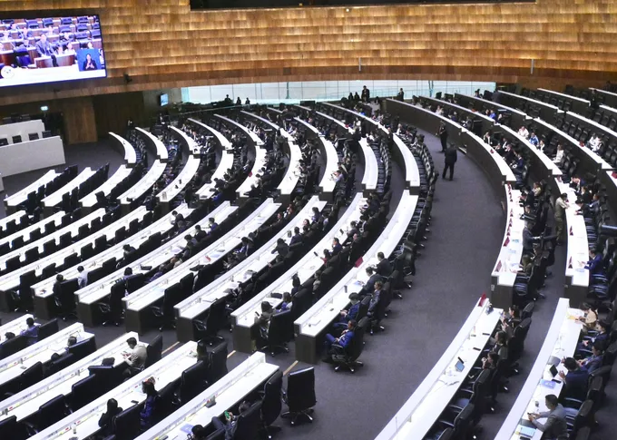 วุ่นอีกรอบ! “โรม” ขอนับองค์ประชุมถกชายแดนใต้ หวั่นไม่จบคืนนี้กระทบรายงาน กกต. สุดท้าย “โสภณ” สั่งปิดประชุม