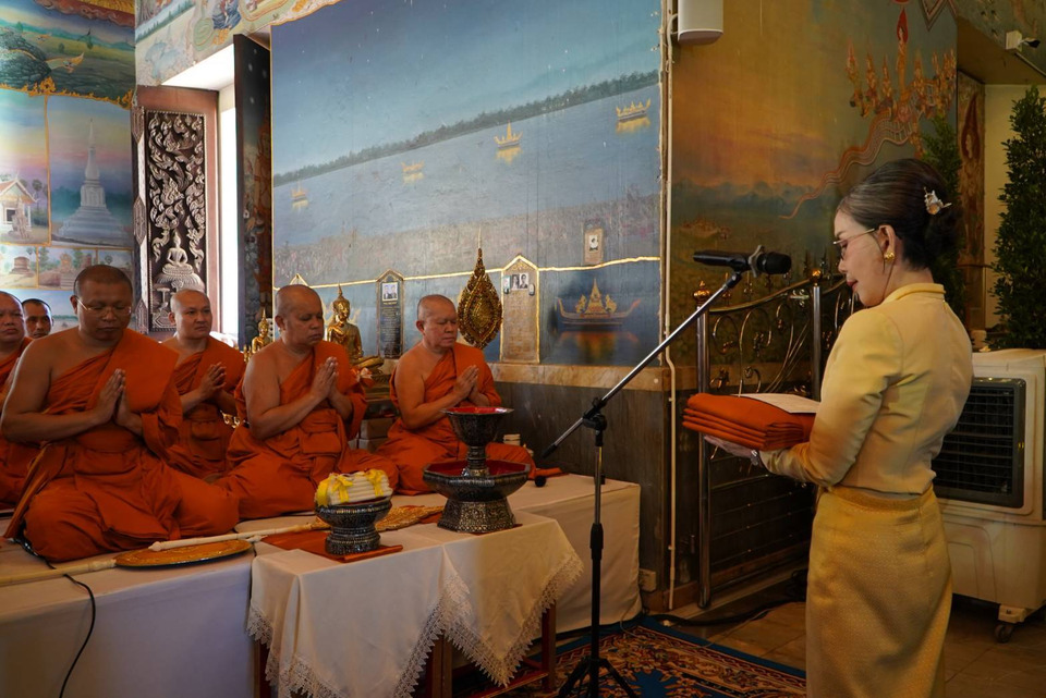 ในหลวง ทรงพระกรุณาโปรดเกล้าฯ พระราชทานผ้าพระกฐินไปถวายแด่พระสงฆ์ ณ วัดโพธิ์ชัย จ.หนองคาย 