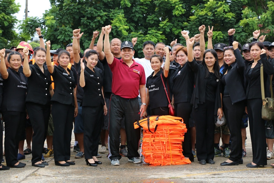 ผบก.ภ.จว.กาฬสินธุ์ปล่อยขบวนอ๊อฟโรดนำถุงยังชีพช่วยเหลือผู้ประสบภัยน้ำท่วมอ.ยางตลาด-อ.กมลาไสย