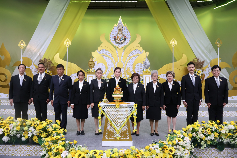 ถวายพระพร "พระบาทสมเด็จพระเจ้าอยู่หัว" เนื่องในวันเฉลิมพระชนมพรรษา