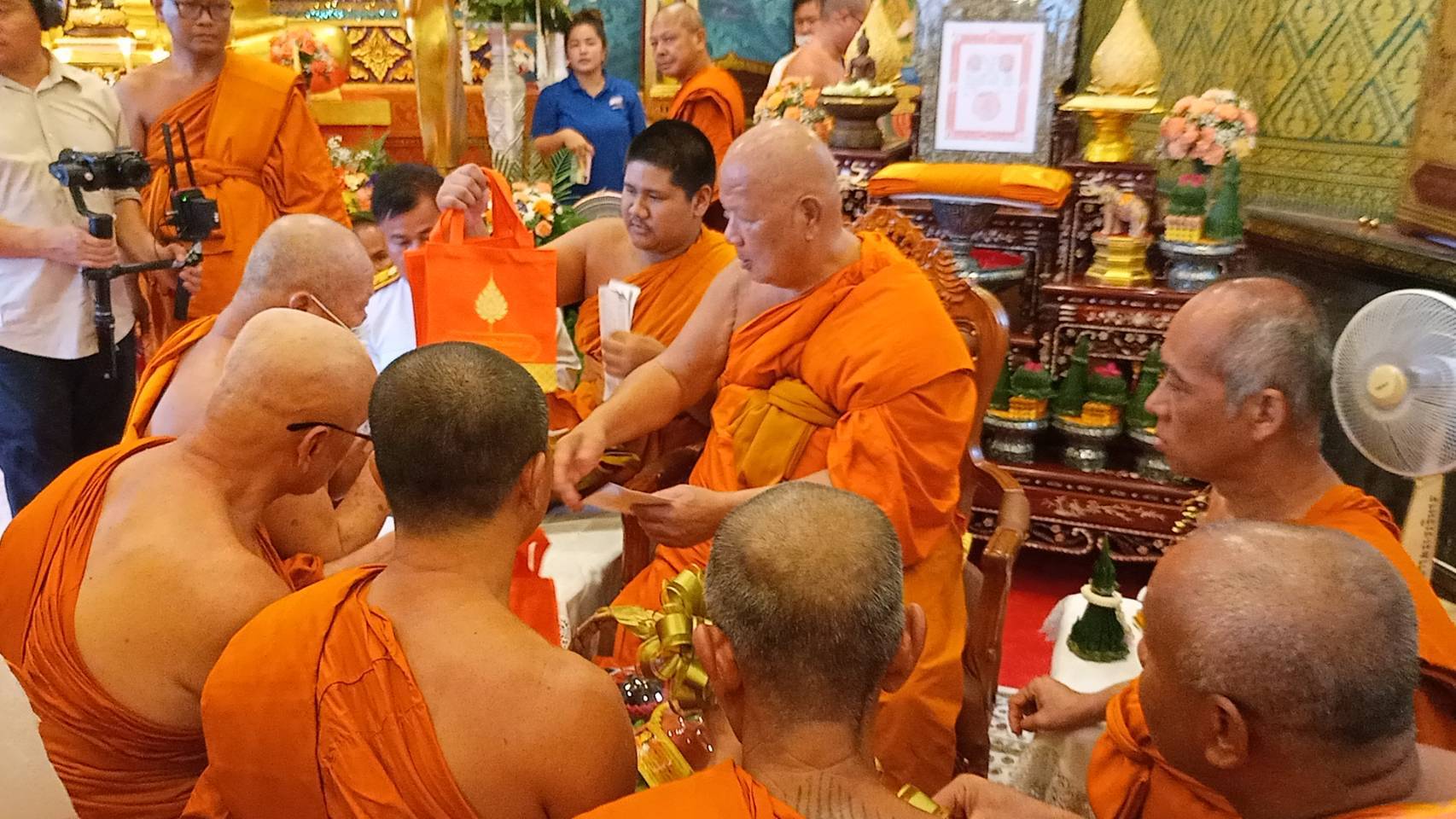 วัดบางพระวรวิหารฯ จัดพิธีต้อนรับสัญญาบัตรพัดยศ พระราชทาน เลื่อนสมณศักดิ์เจ้าคณะจังหวัดชลบุรี เป็นพระราชาคณะชั้นธรรม