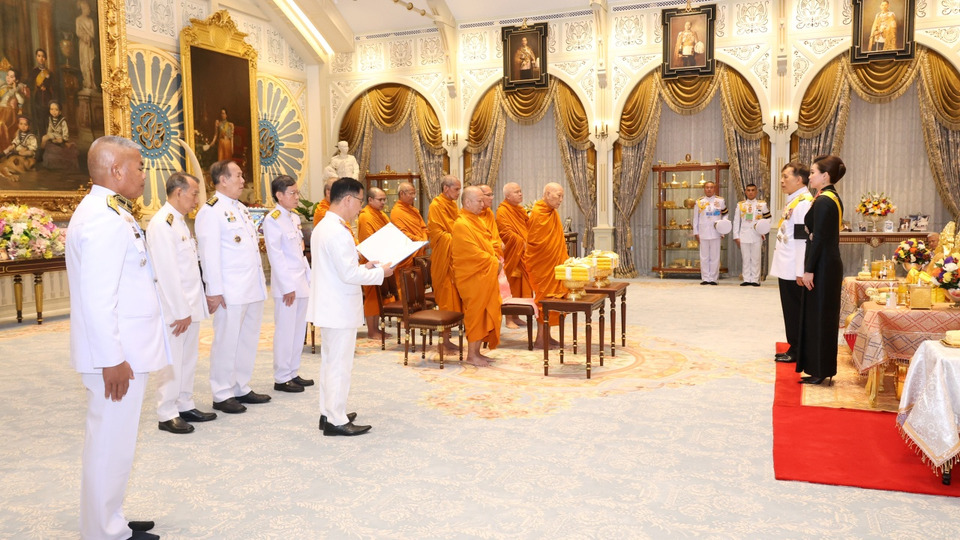 "ในหลวง - พระราชินี" พระราชทานพระบรมราชวโรกาสให้ สมเด็จพระมหาวชิราธิบดี (พีร์ สุชาโต) พร้อมคณะสงฆ์ เฝ้าฯ