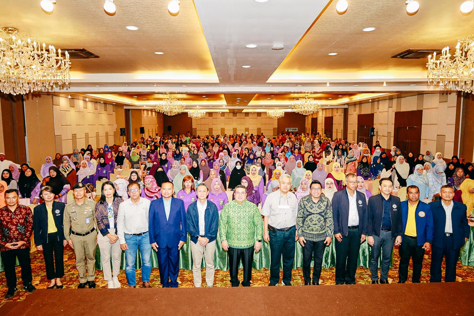 "รมว.ยุติธรรม" หนุน "ศอ.บต." นำร่องพลังผู้นำสตรี 60 ตำบล ตั้งเป้าร่วมแก้ไขปัญหายาเสพติด 100,000 คน 
