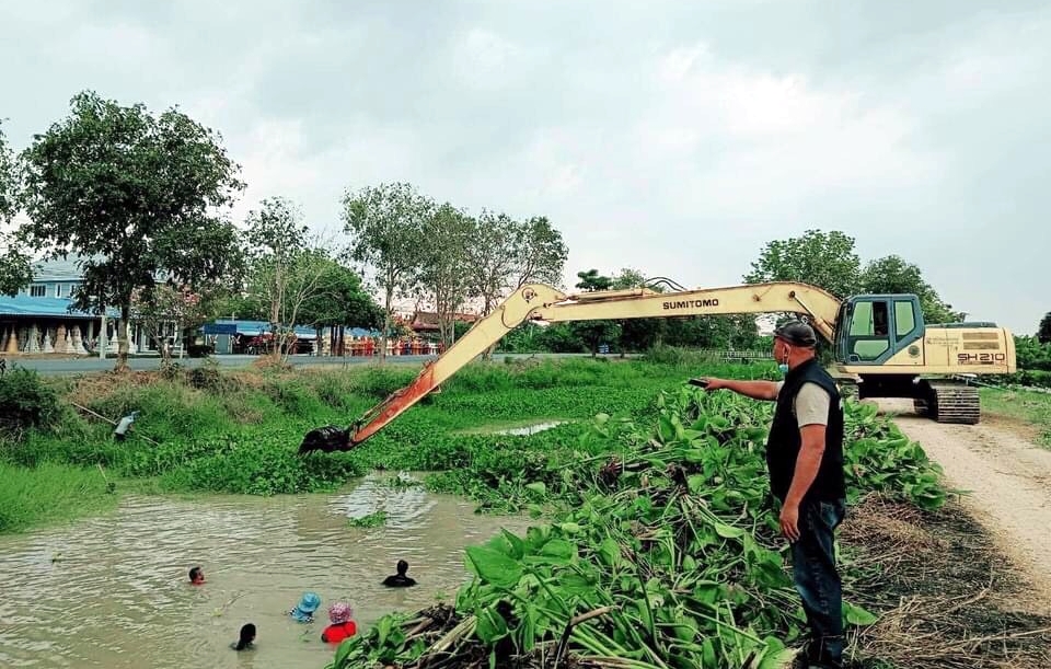 โครงการส่งน้ำและบำรุงรักษายางมณี เร่งกำจัดผักตบชวาคลองส่งน้ำสายใหญ่ 1 ขวา เปิดทางน้ำไหล