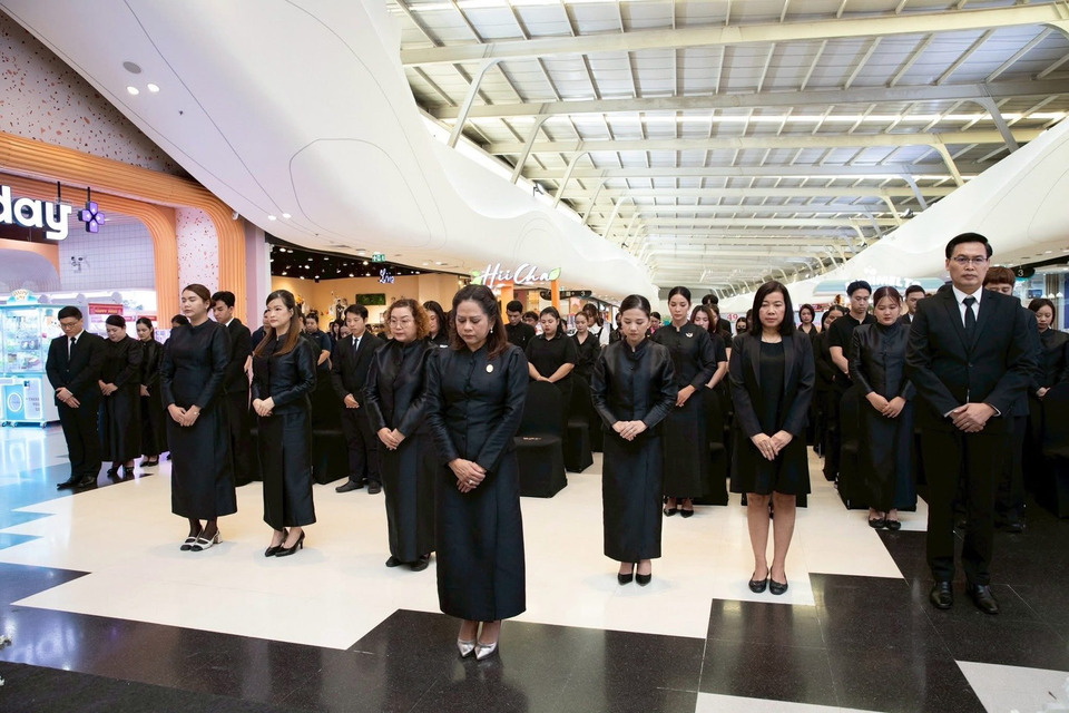 ประชาชนระยองร่วมกับเครือเซ็นทรัล ร่วมถวายความอาลัย“สมเด็จพระพันปีหลวง” 