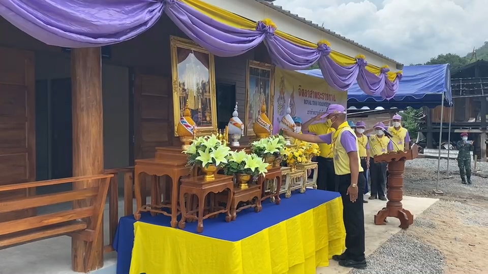 ทหารพัฒนา นพค.36 - นายอำเภอแม่สะเรียง มอบบ้านให้ผู้ประสบอัคคีภัย