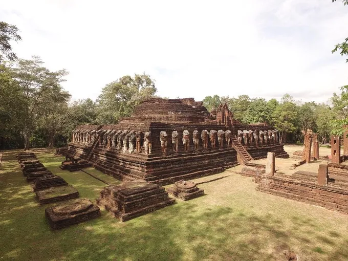 เอกชนมอบ2ล. อนุรักษ์ปูนปั้นวัดข้างรอบ อุทยานฯกำแพงเพชร
