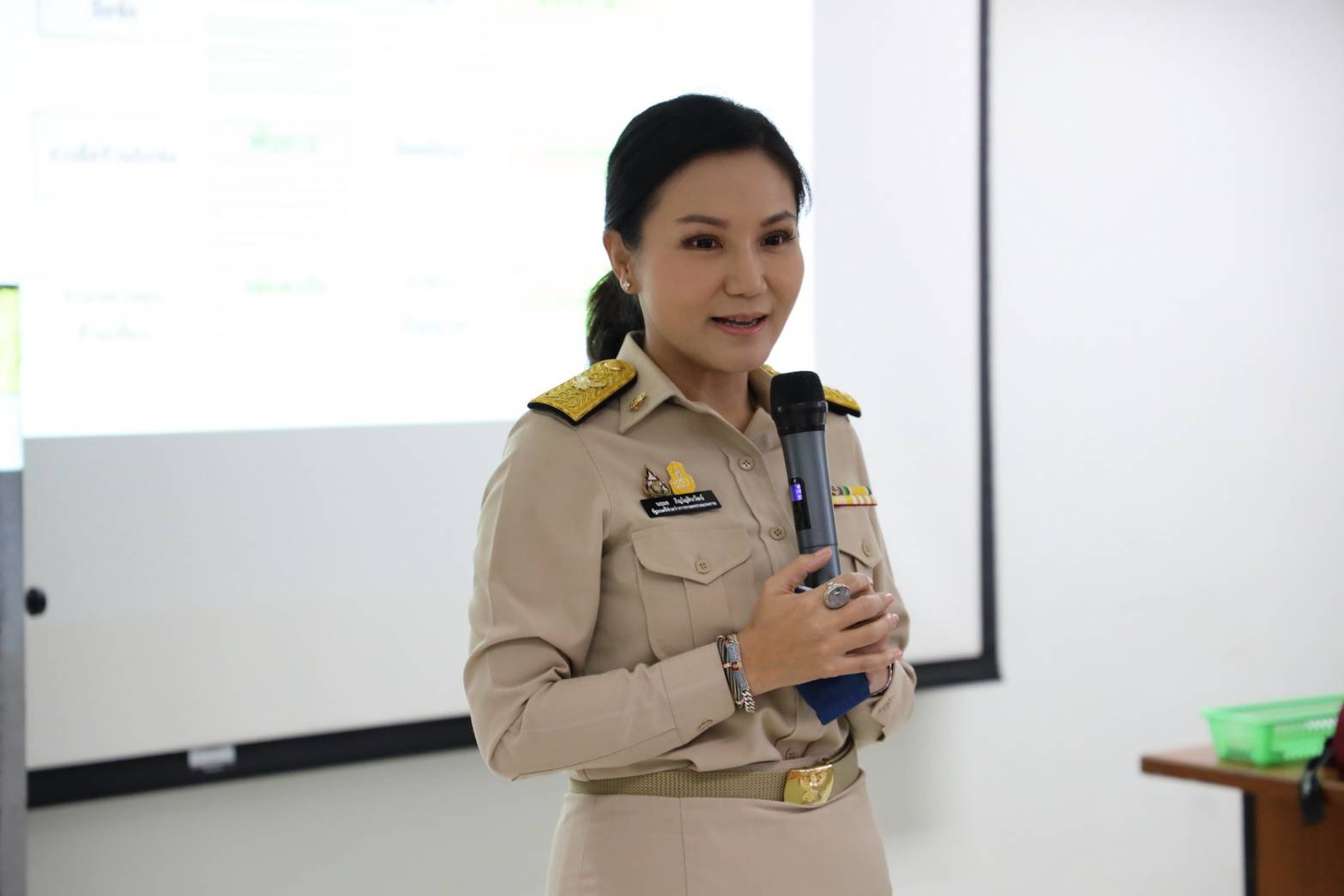 "รมช.แรงงาน" ลั่นปี 64 ตั้งเป้าติดอาวุธพลทหารก่อนปลดประจำการ ต่อยอดอาชีพเสริมศก.ไทย