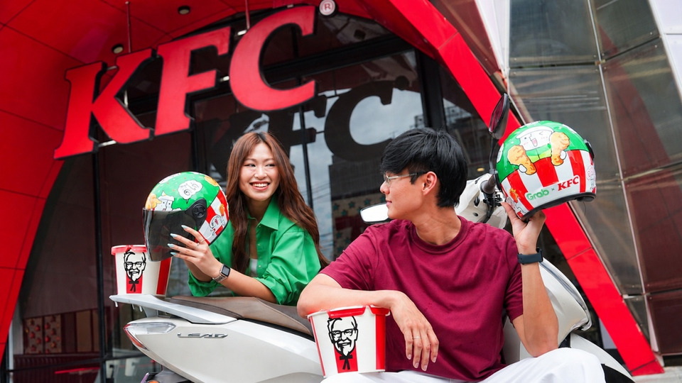 KFC x Grab ชวนปลดล็อกรางวัลฟรี! หมวกกันน็อกลิมิเต็ด “บักเก็ตไก่ KFC” จาก “นัดเป็ด”