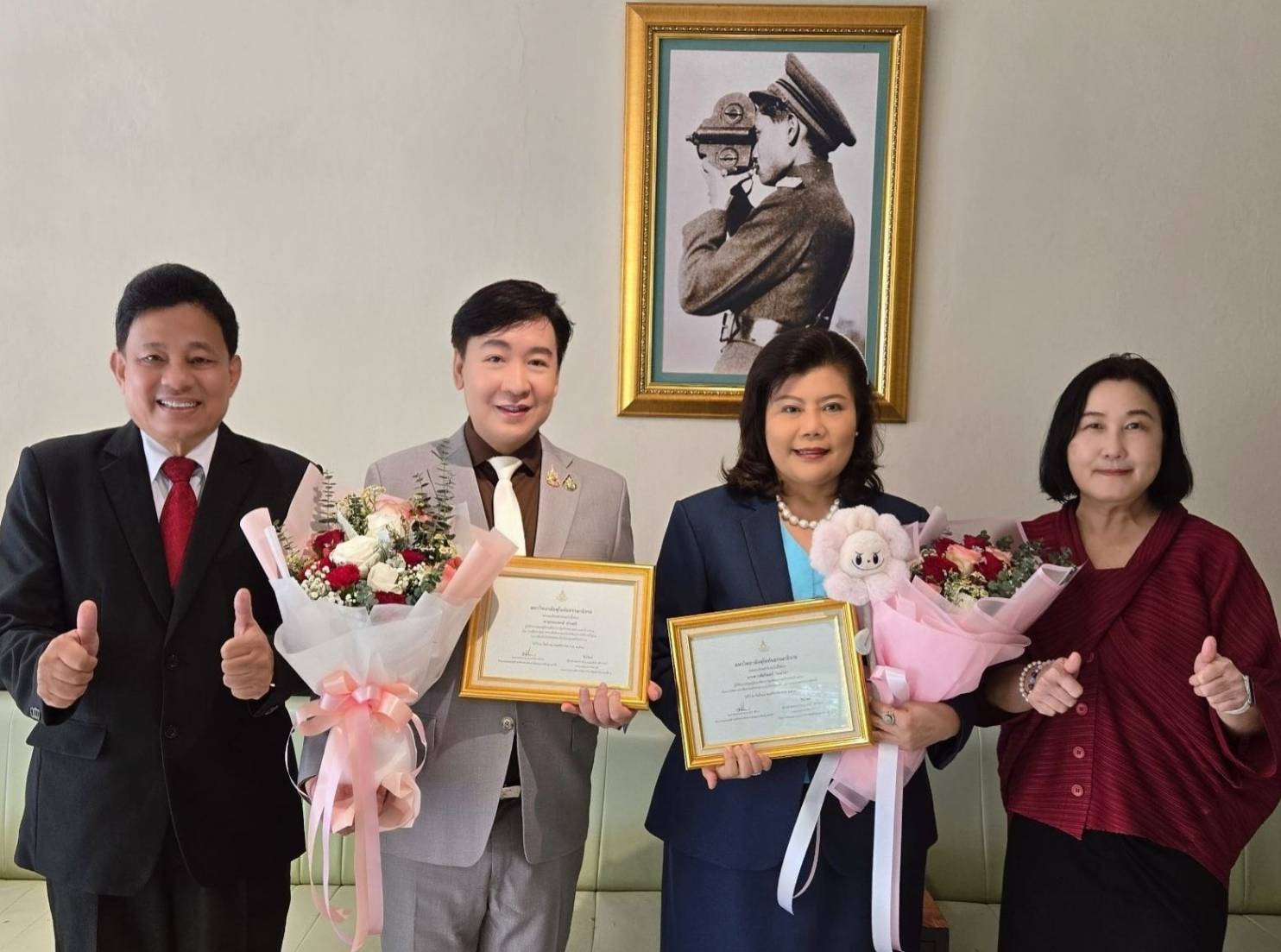 มสธ.มอบรางวัลประกาศเกียรติคุณดุษฎีนิพนธ์ดีมาก "ดร.พัชรินทร์ รัตนวิภา-ดร.กนกพงษ์ ม่วงศรี" 