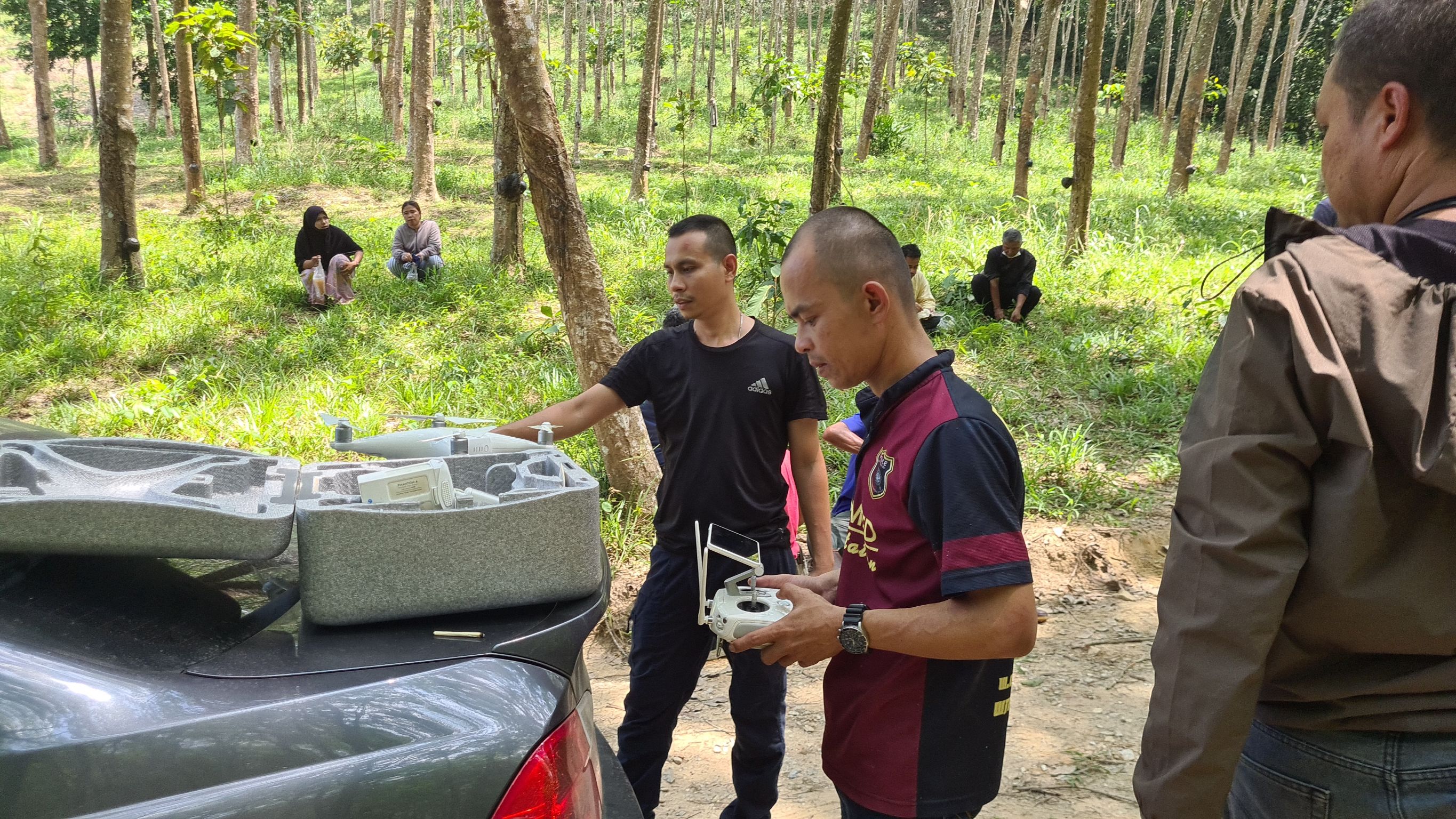 สงขลาระดมหาวุ่น​  จนท.และชาวบ้านกว่า100คนระดมกำลังเดินปูพรมค้นหาคนหาย3วัน