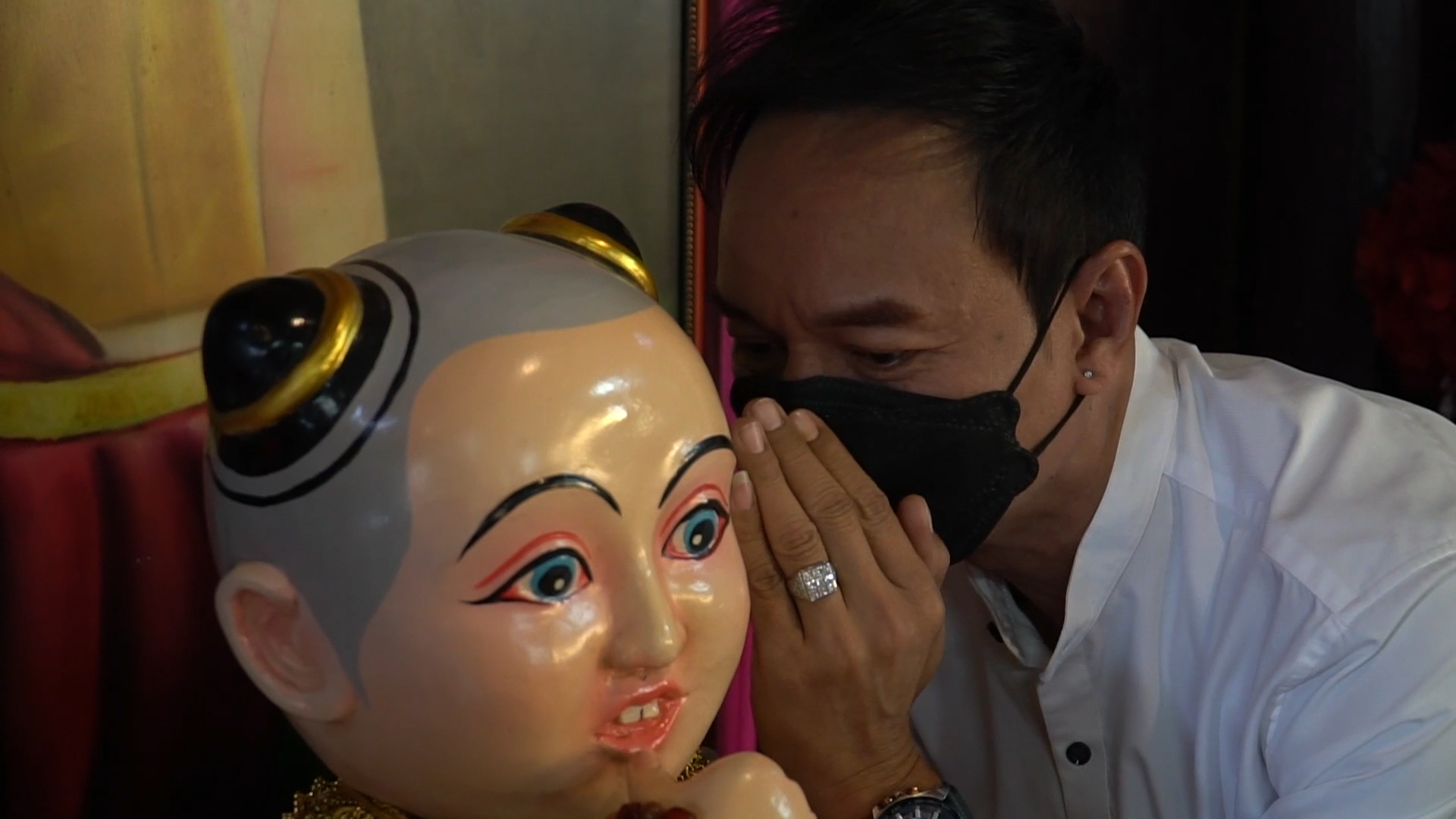 คอหวยแห่ส่องเลขหางประทัดนักร้องลูกทุ่งชื่อดัง