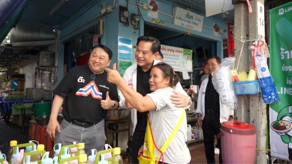 "พีระพันธุ์" ลุยบางรัก ฟังปัญหาเด็กเกิดน้อย-ค่าครองชีพ เร่งแผนฟื้นเศรษฐกิจย่านเมืองเก่า